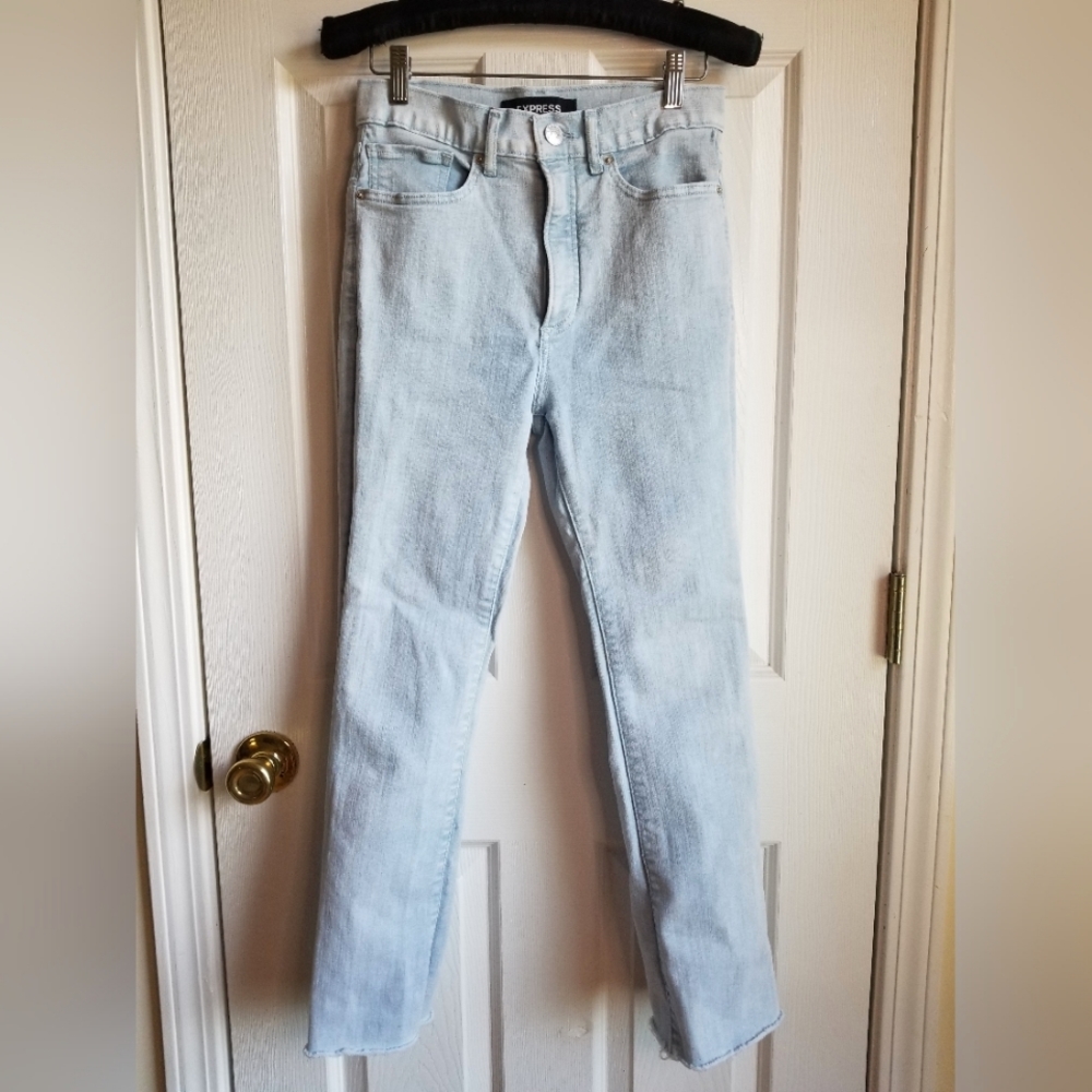 High Waisted Light Wash Raw Hem Cropped Flare Jeans size 4